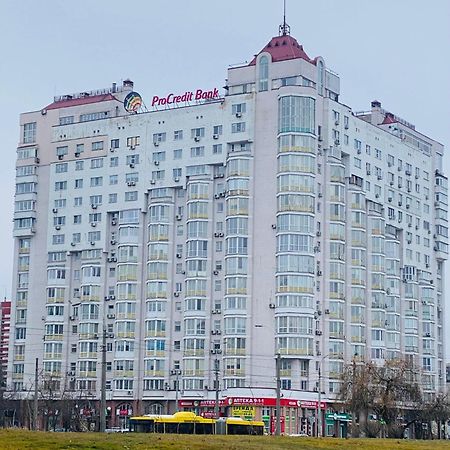 Real Home Apartments- Geroiv Dnipra Metro Station كييف المظهر الخارجي الصورة