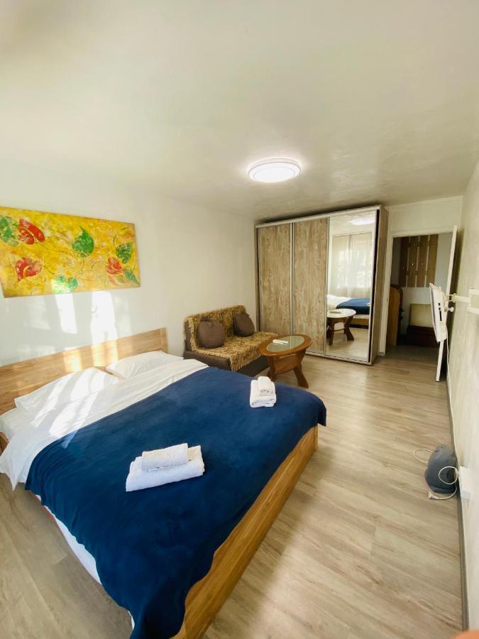 Real Home Apartments- Geroiv Dnipra Metro Station كييف المظهر الخارجي الصورة