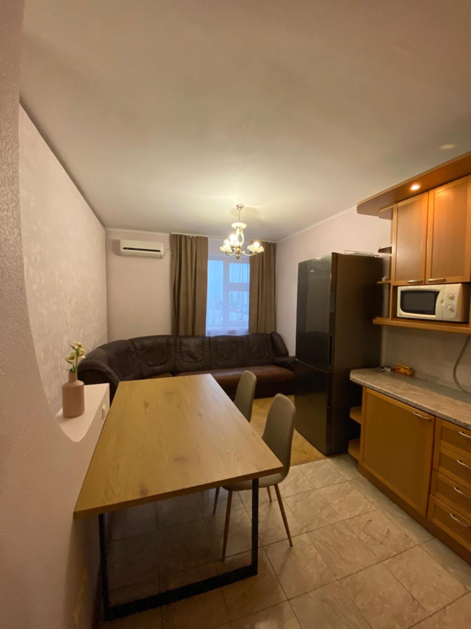 Real Home Apartments- Geroiv Dnipra Metro Station كييف المظهر الخارجي الصورة