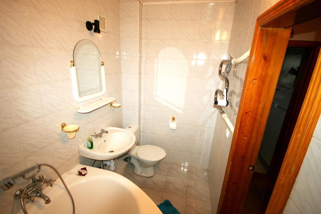 Real Home Apartments- Geroiv Dnipra Metro Station كييف المظهر الخارجي الصورة